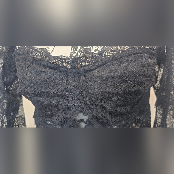 Guess Women's Black Lace Sheer Gothic Crop Top Long Sleeve Blouse Size Large - Picture 5 of 14